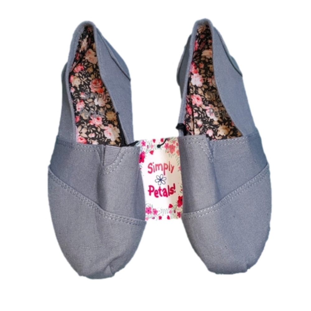 𝅺Grey slip on girl's shoes dressy casual NEW